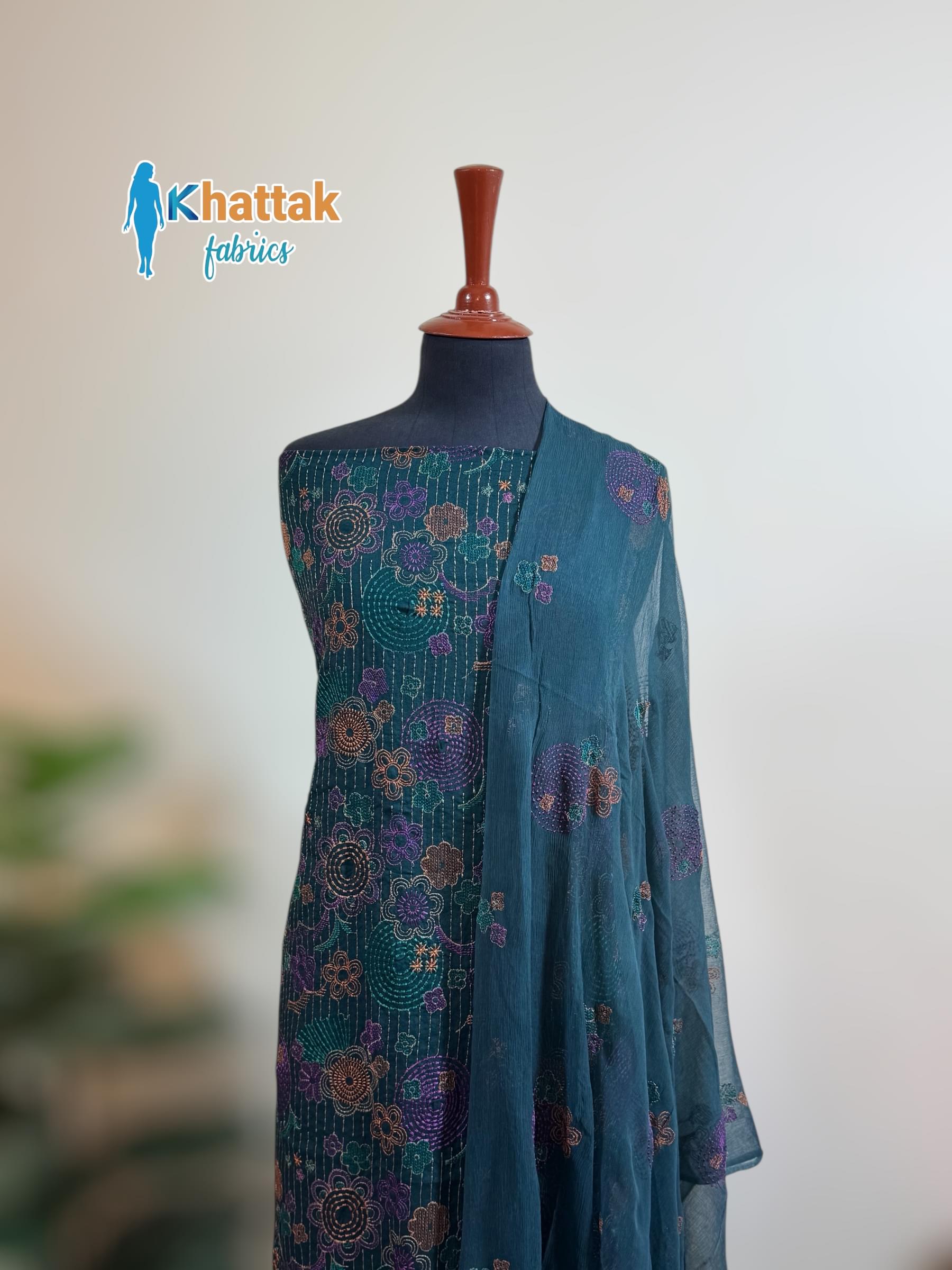 Winter Karandi KF-125 Full Suit Display Winter Karandi 3PC Suit KF-125 displayed on mannequin